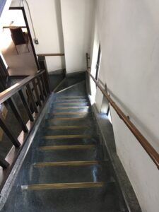 古い階段
